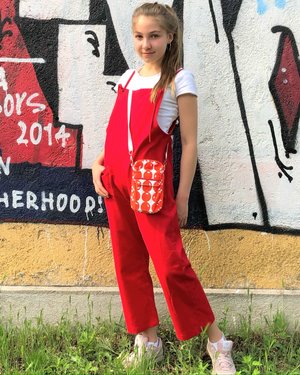 Bild Latzhose Mimi und Essential Bag
