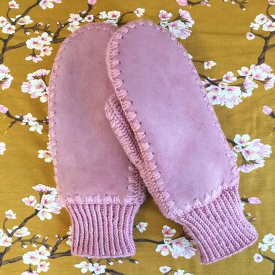 Bild Selbstgenähte rosa Handschuhe