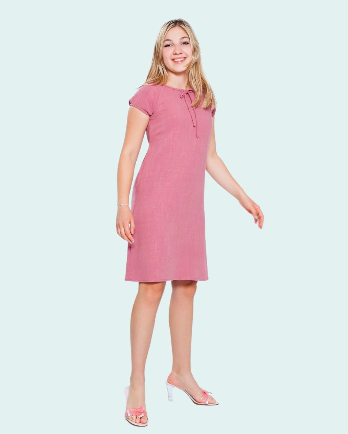 Model in Kleid Scarlett Vorderansicht Bild Model in Kleid Scarlett Vorderansicht