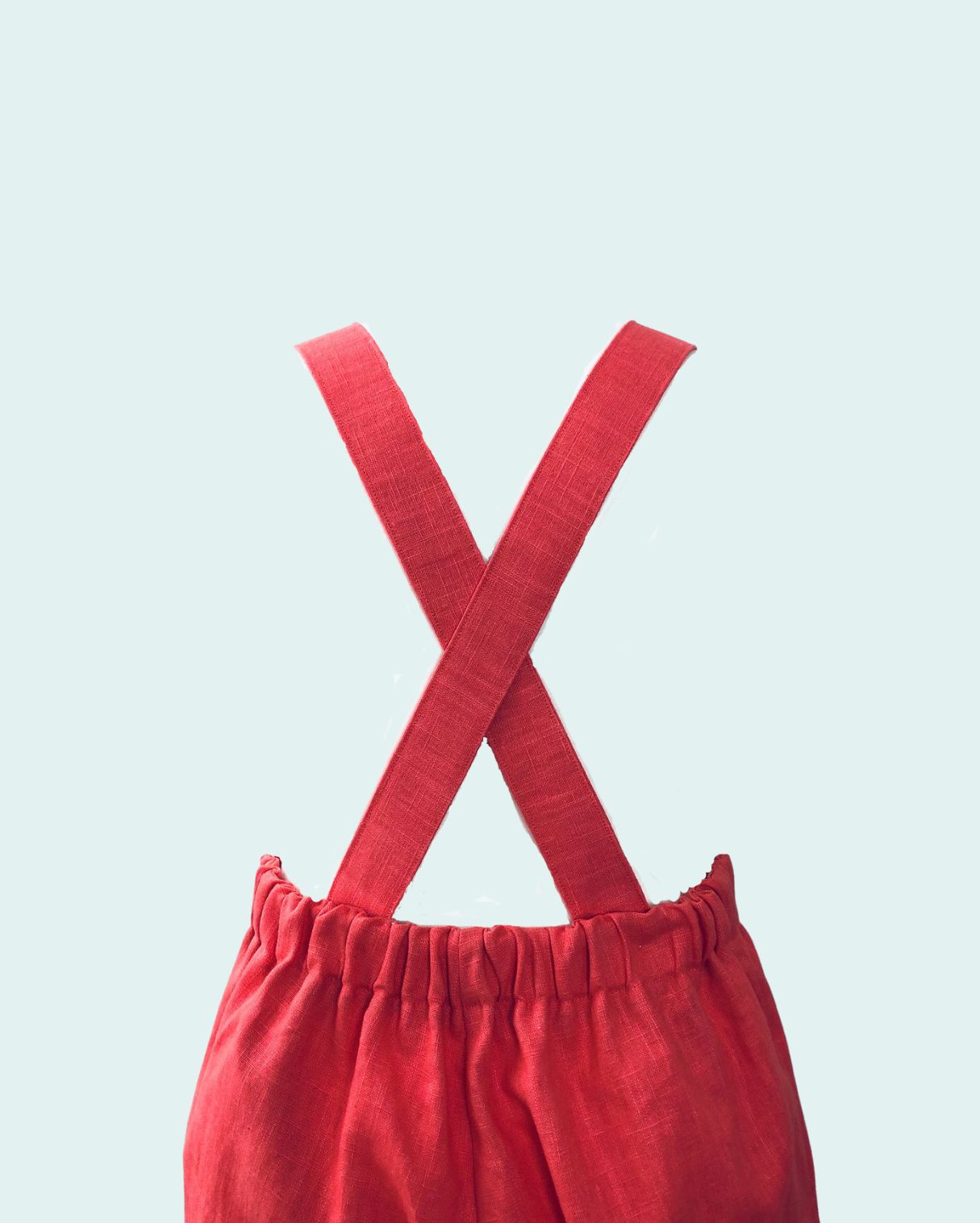 Nähkursmodell Sommer-Latzhose Rückansicht Bild Nähkursmodell Sommer-Latzhose Rückansicht